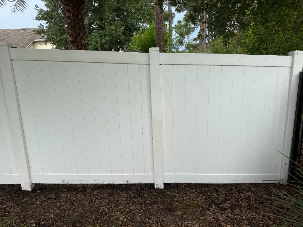 vinyl fence soft wash in Ponte Vedra FL — before cleaning